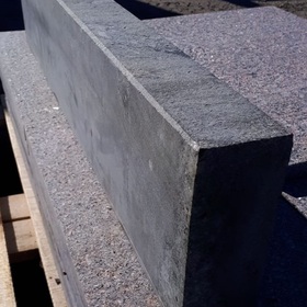 Габбро бордюр 200х80хL (L = 600 - 1200 мм) верх т/о фаска 10 мм